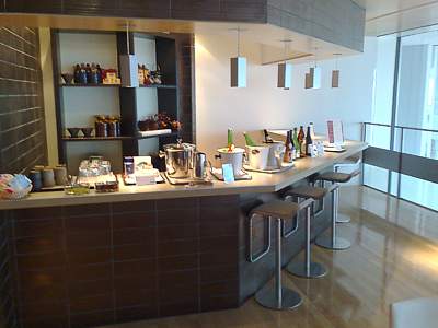 Business Class lounge, Sake bar in All Nippon Airways Tokyo Narita lounge Jan 2008