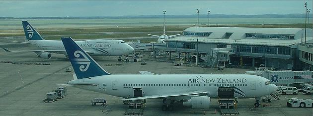 Air New Zealand 767 & 747 at AKL Jan 2004