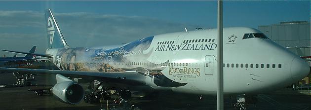 Air New Zealand 747 at London Heathrow Jan 2004