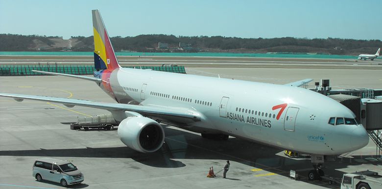 ASIANA Boeing 777 at Soeul Incheon Airport March 2009