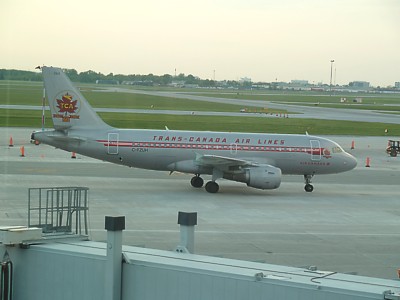 Air Canada A319 at YYZ Jan 2011
