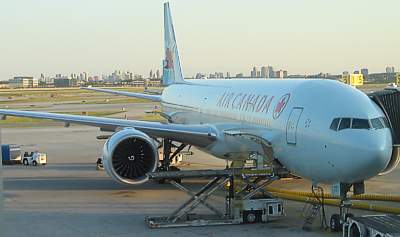 Air Canada 767 at Toronto June 2007