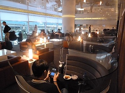 Cathay Pacific Hong Kong - The Wing Business lounge June 2011