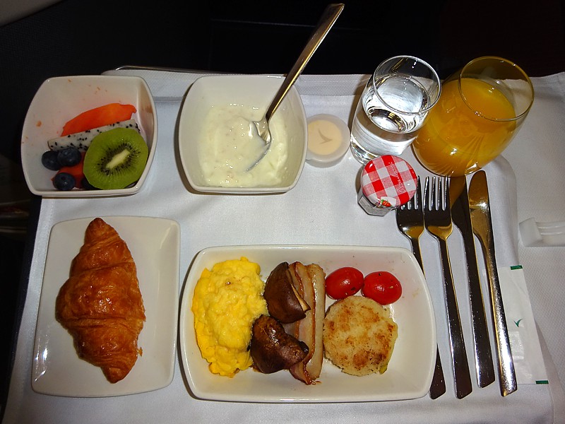 Cathay Pacific Inflight Meal Business Class HKG SYD July 2016