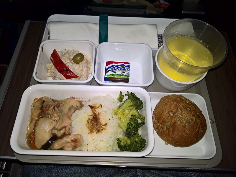 Cathay Pacific Premium Economy inflight meal AMS-HKG Jan 2019