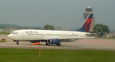Delta Boeing 737 at Minneapolis Nov 2011