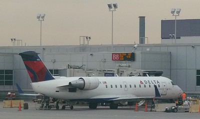 Delta regional jet at MSP BNA Nov 2011