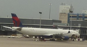 Delta Boeing 767 at MSP Nov 2011