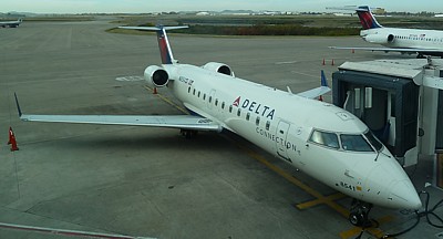 Delta regional jet at Nashville BNA Nov 2011