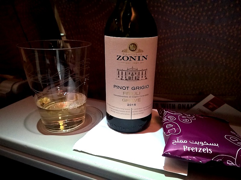 Emirates Inflight white Wine LHR DXB Dec 17