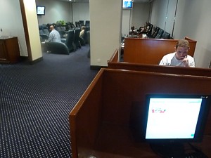 Colombo</B> The Emirates Lounge - Araliya Business Class Lounge Nov 2011