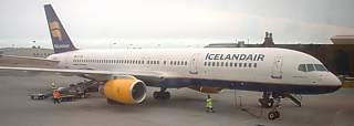 Icelandair 757 at Keflavik March 2003