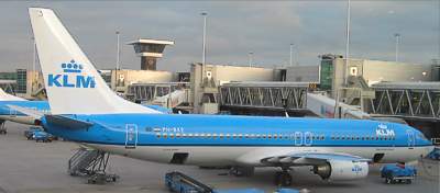 KLM 737 at Amsterdam March 2005