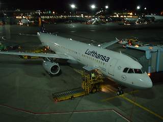 Lufthansa A320 at FRA Sept 2003