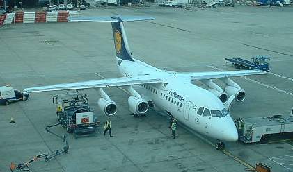 Lufthansa BAE146 at LHR Sept 2003