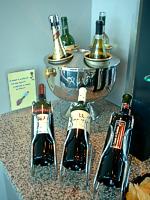 London LHR Senator lounge bar Sept 2003