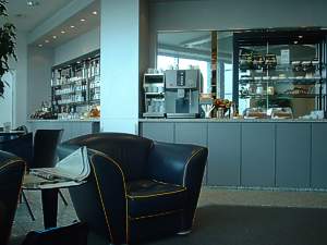 London LHR Senator lounge Sept 2004