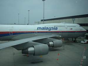 Malaysia Boeing 747-400 at Sydney Jan 03