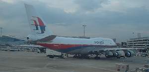 Malaysian Boeing 747-400 at LHR Oct 03