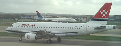 Air Malta Airbus A319 in London Gatwick März 2007