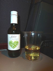 Oakridge Over the Shoulder Chardonnay on Qantas June 2011