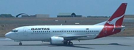 Qantas 737 at Darwin Oct 2003