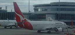 Qantas 737-800 at Sydney, NSW Feb 2004