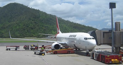 Qantas 737 at Cairns Jan 08