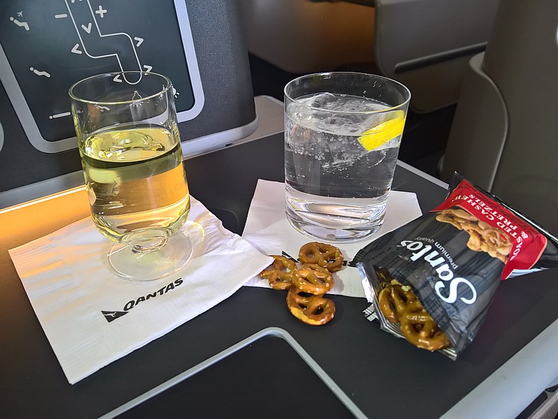 Qantas Inflight Meal Business Class BNE HKG June 17