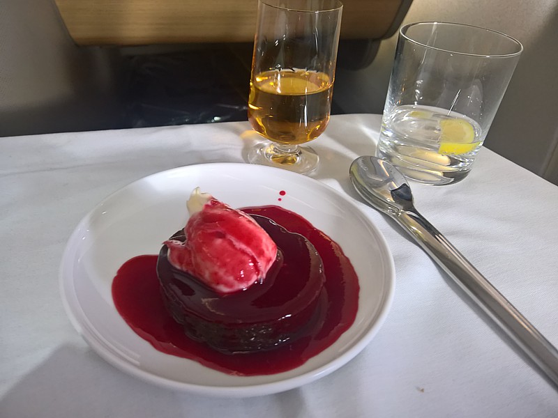 Qantas Inflight Meal Business Class BNE HKG June 17