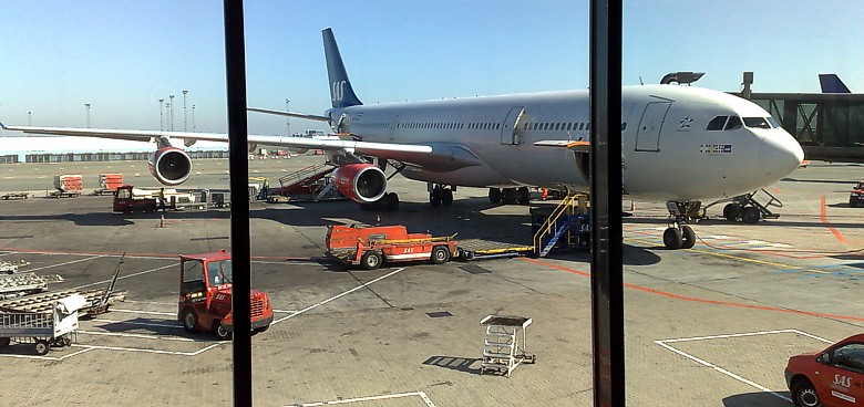 SAS A340 at Tokyo NRT Sept 2009