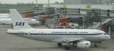 SAS 737 at Dusseldorf March 2007