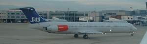 MD82 at LHR Oct 2003