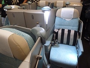 Etihad Airbus A340 Business Class 10D