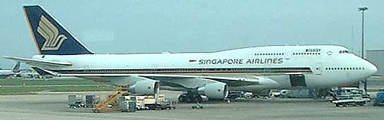 Singapore 747 loading at LHR May 2002