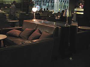 Thai Airways Bangkok Business Class Royal Silk lounge Nov 2007