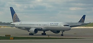 United Continental Boeing 757 at Chicago - Nov 2011