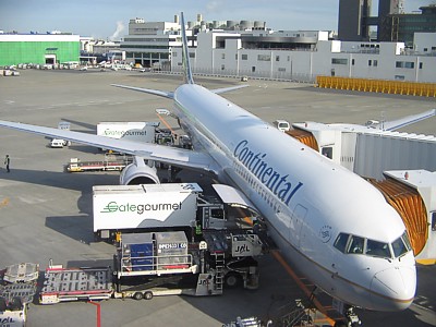 Continental Boeing 757 at Tokyo NRT Jan 2008