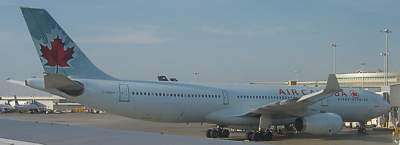 Air Canada 767 at Toronto June 2007