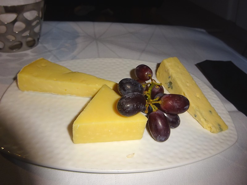 Etihad Airways inflight food Business Class SYD AUH - Mar 2016