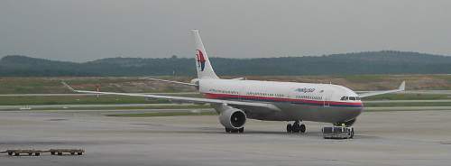 Malaysia A330 KUL Oct 04