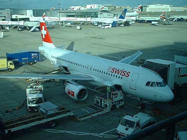 Swiss A320 LHR August 2004