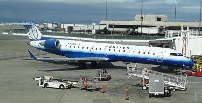 United ERJ at San Francisco June 2011