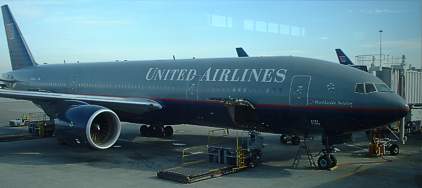 United 777 at San Francisco Dec 2003